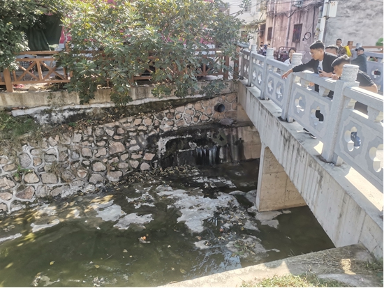 速看：​信阳市羊山新区城管局：持续整治黑臭水体 实现河清岸绿景美